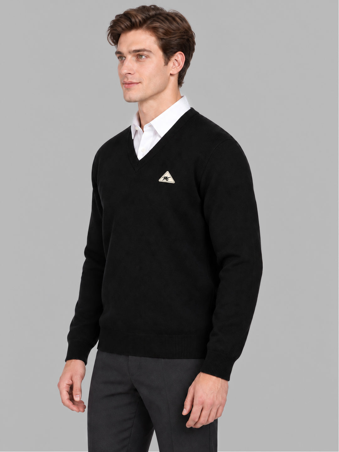 Men Black Solid V Neck Full Sleeve Pullover
