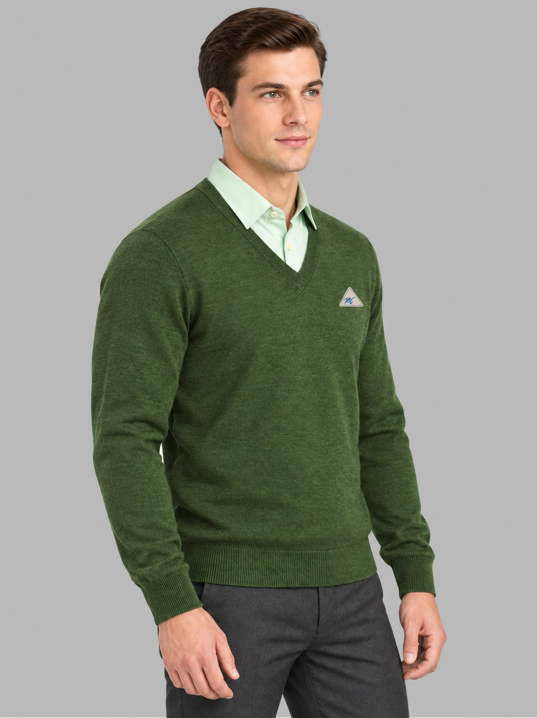 Men Green Solid V Neck Full Sleeve Pullover