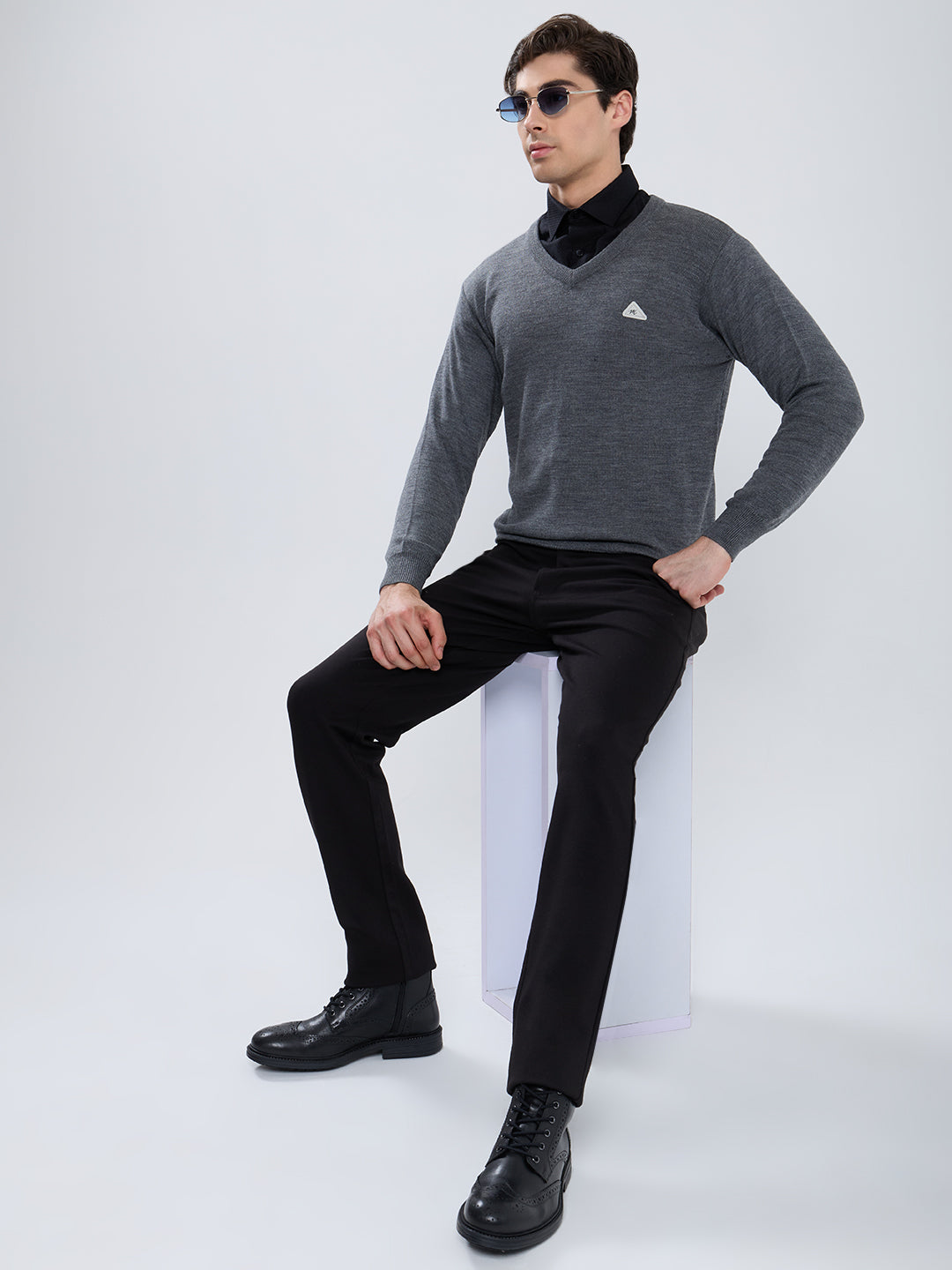 Men Grey Solid V Neck Full Sleeve Pullover