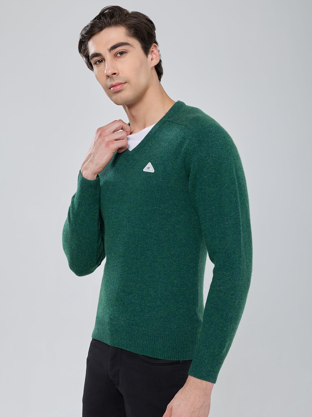Men Green Solid V Neck Full Sleeve Pullover