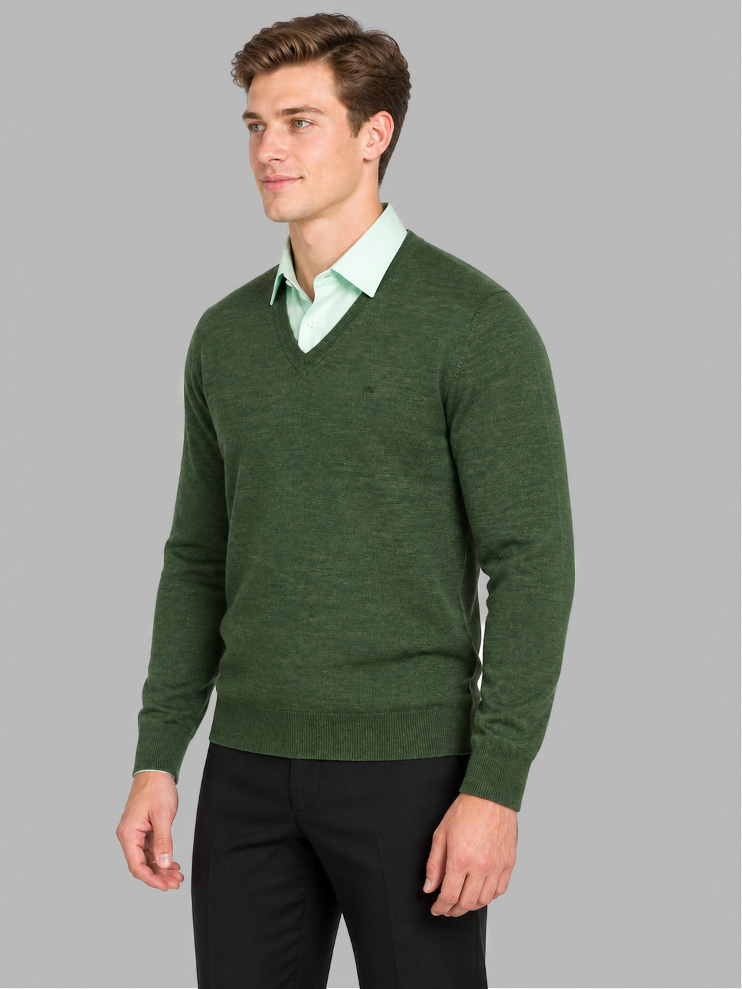 Men Green Solid V Neck Full Sleeve Pullover