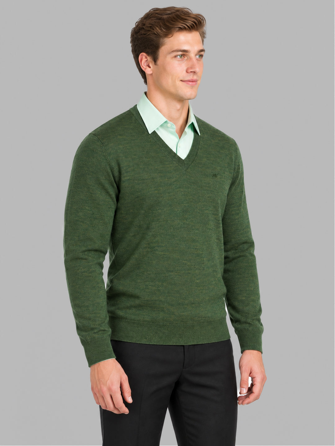 Men Green Solid V Neck Full Sleeve Pullover