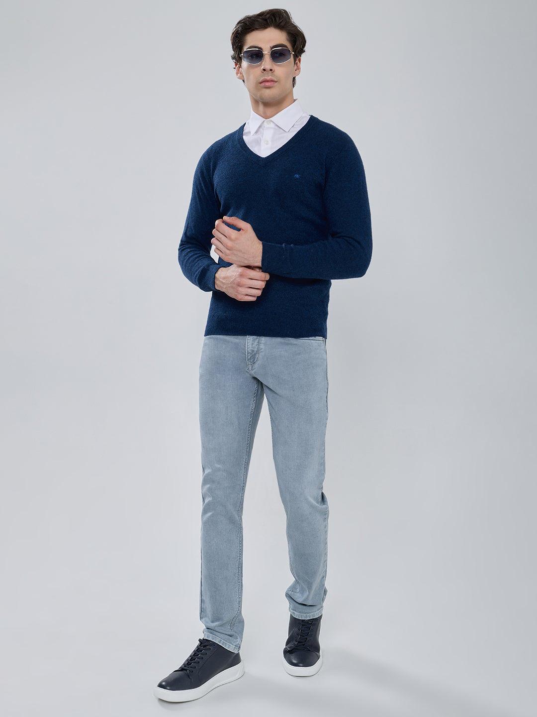Men Royal Blue Solid V Neck Full Sleeve Pullover