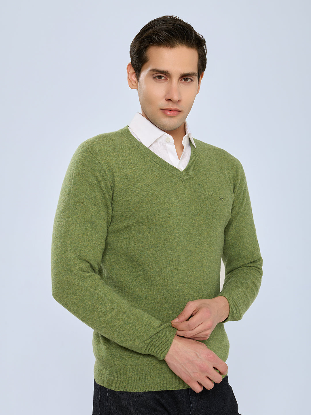 Men Green Solid V Neck Full Sleeve Pullover