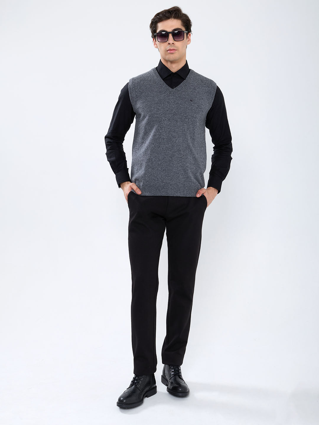 Men Grey Solid V Neck Sleeveless Sweater