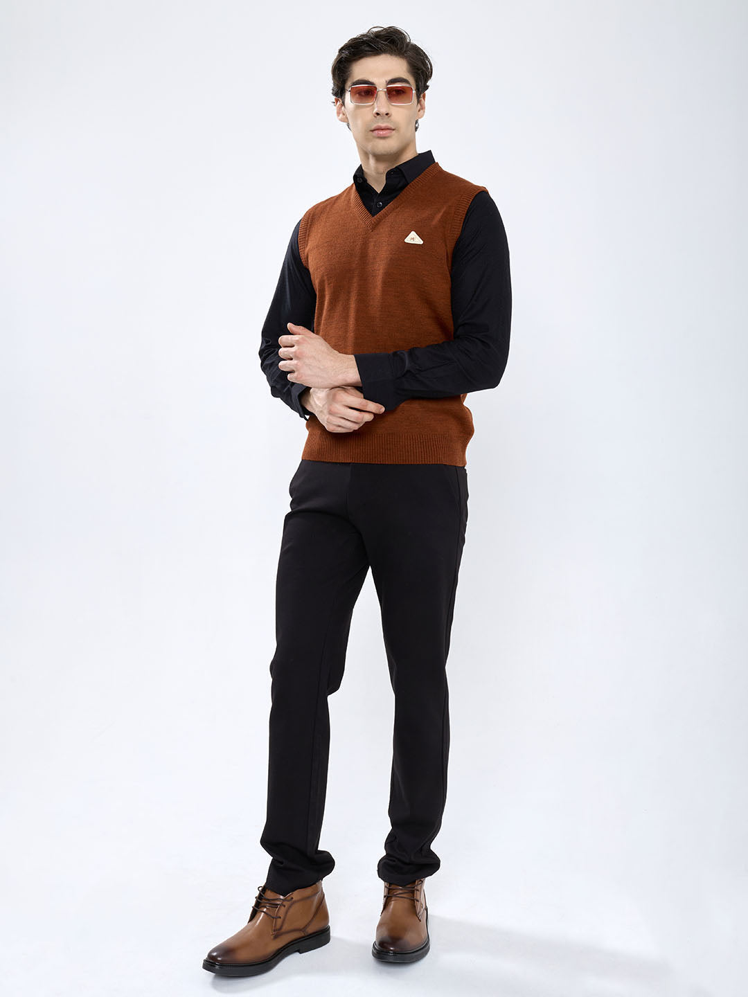 Men Rust Solid V Neck Sleeveless Sweater