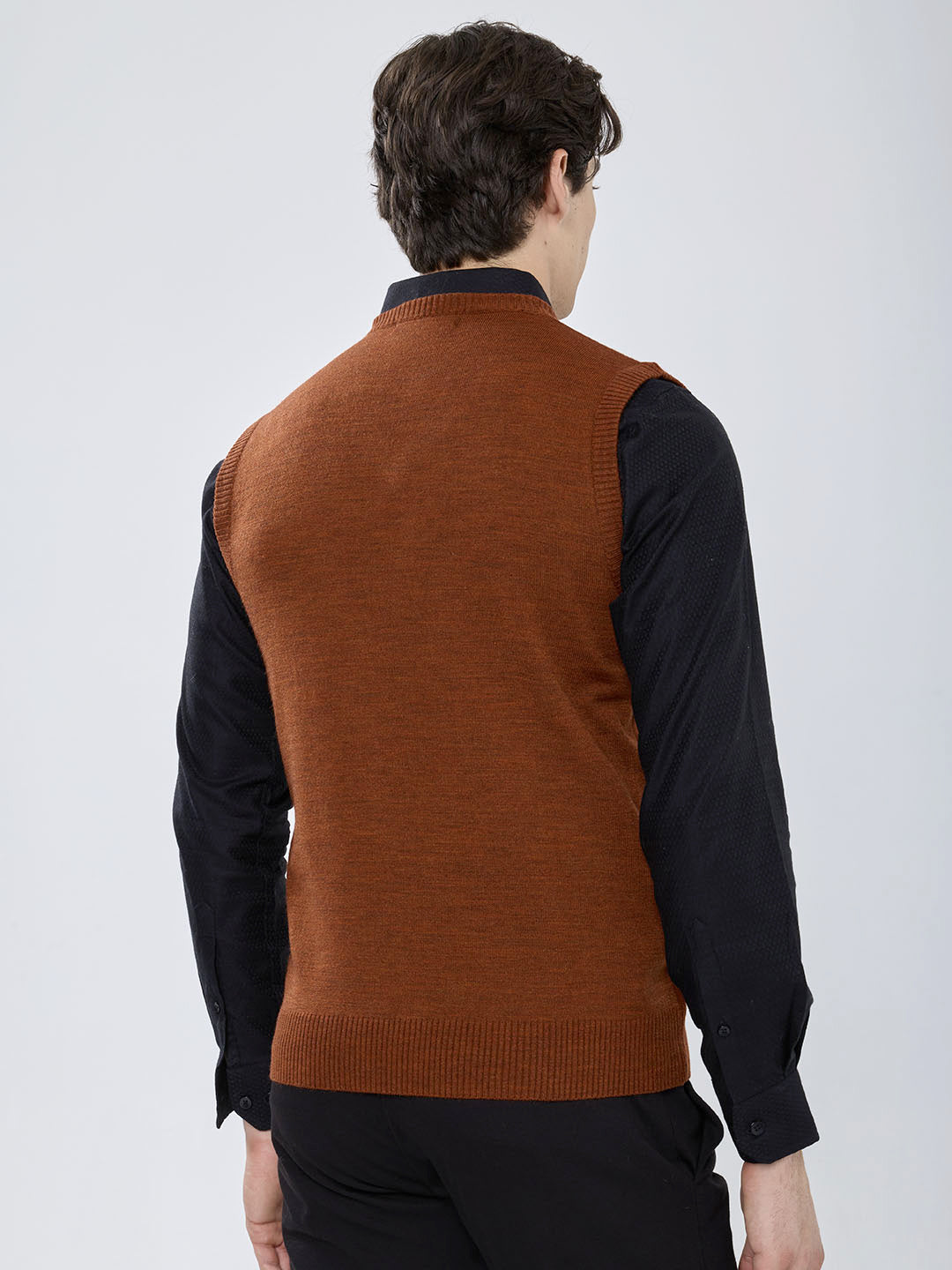 Men Rust Solid V Neck Sleeveless Sweater