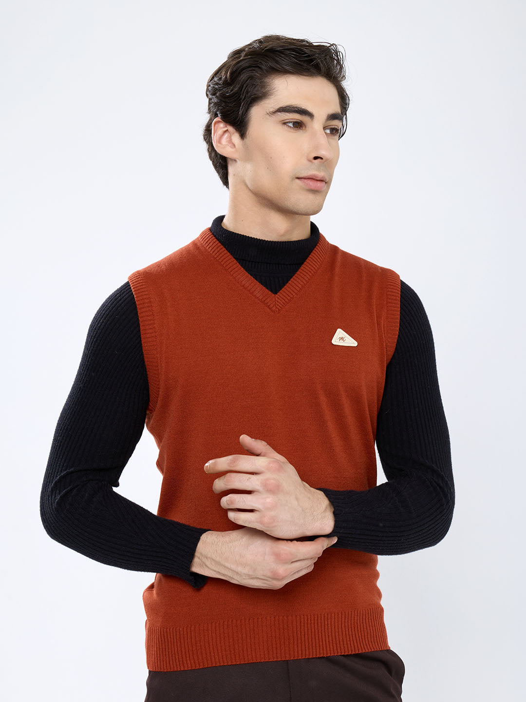 Men Rust Solid V Neck Sleeveless Sweater