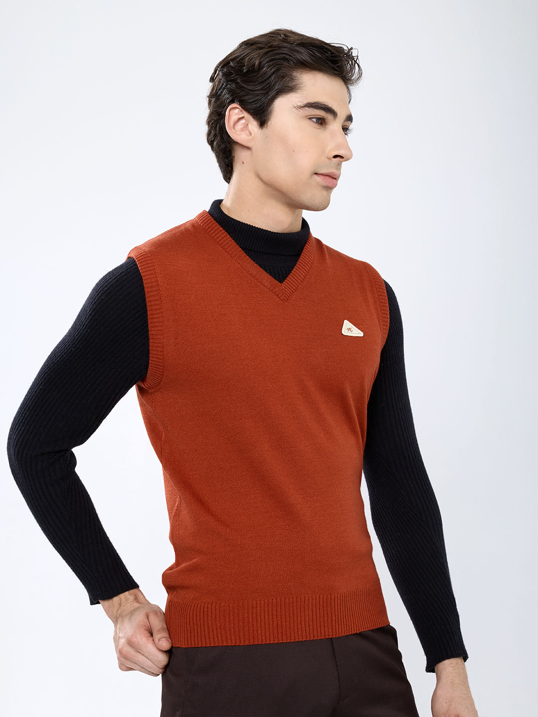 Men Rust Solid V Neck Sleeveless Sweater