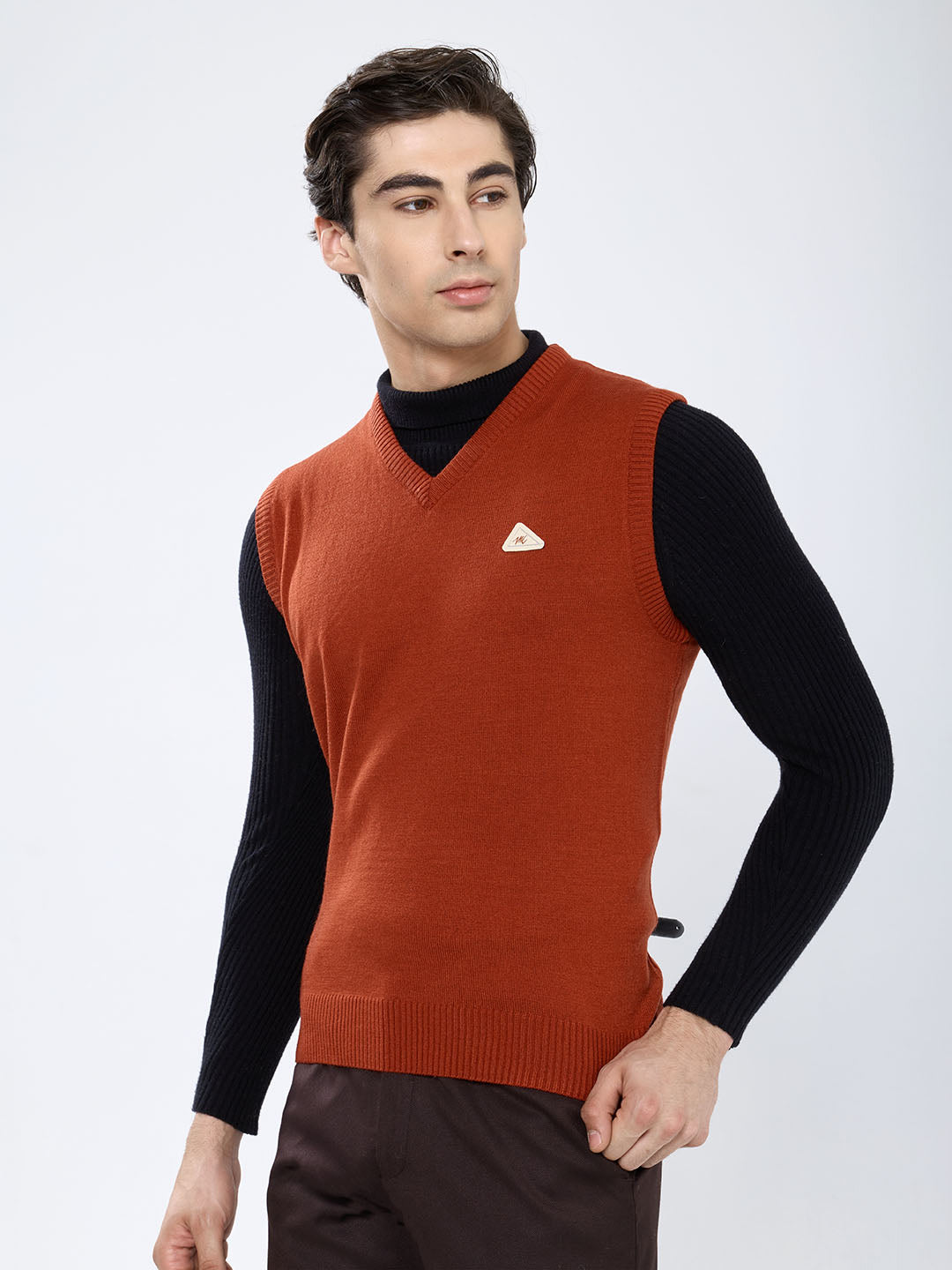 Men Rust Solid V Neck Sleeveless Sweater