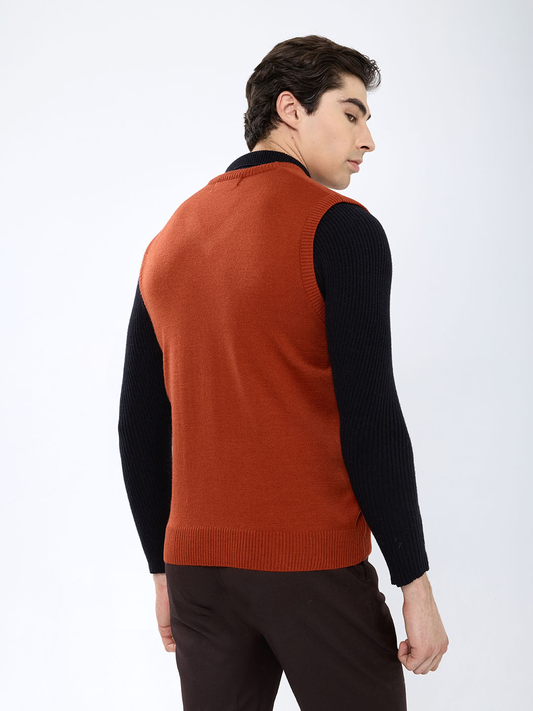 Men Rust Solid V Neck Sleeveless Sweater