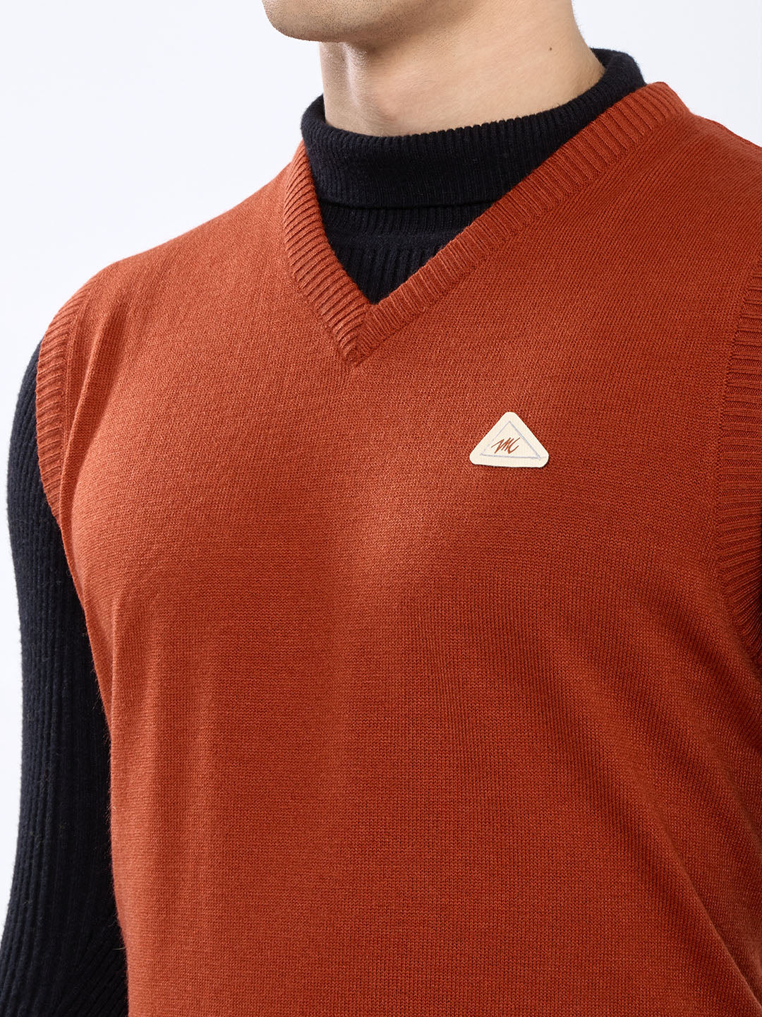 Men Rust Solid V Neck Sleeveless Sweater