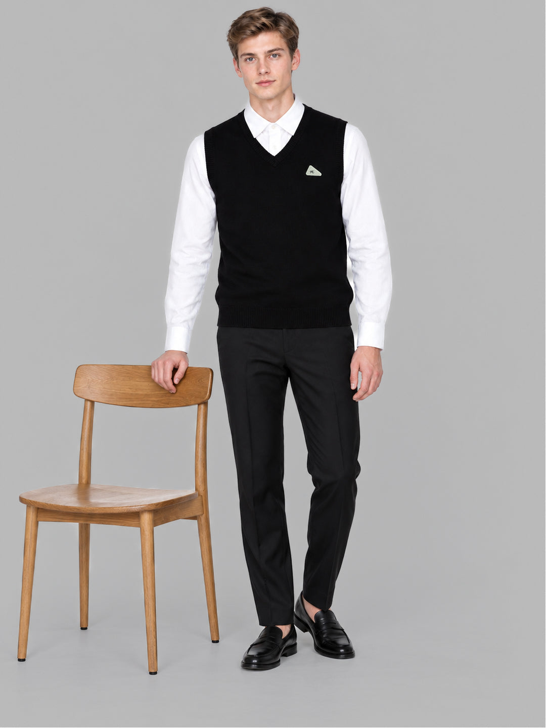 Men Black Solid V Neck Sleeveless Sweater