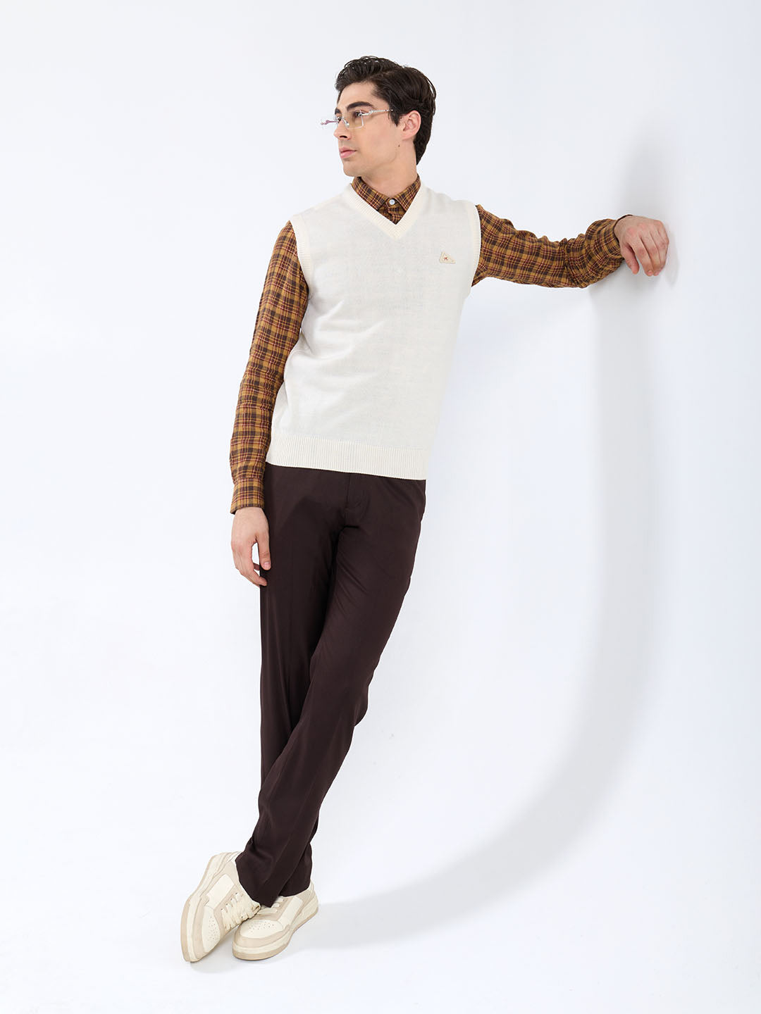 Men Cream Solid V Neck Sleeveless Sweater