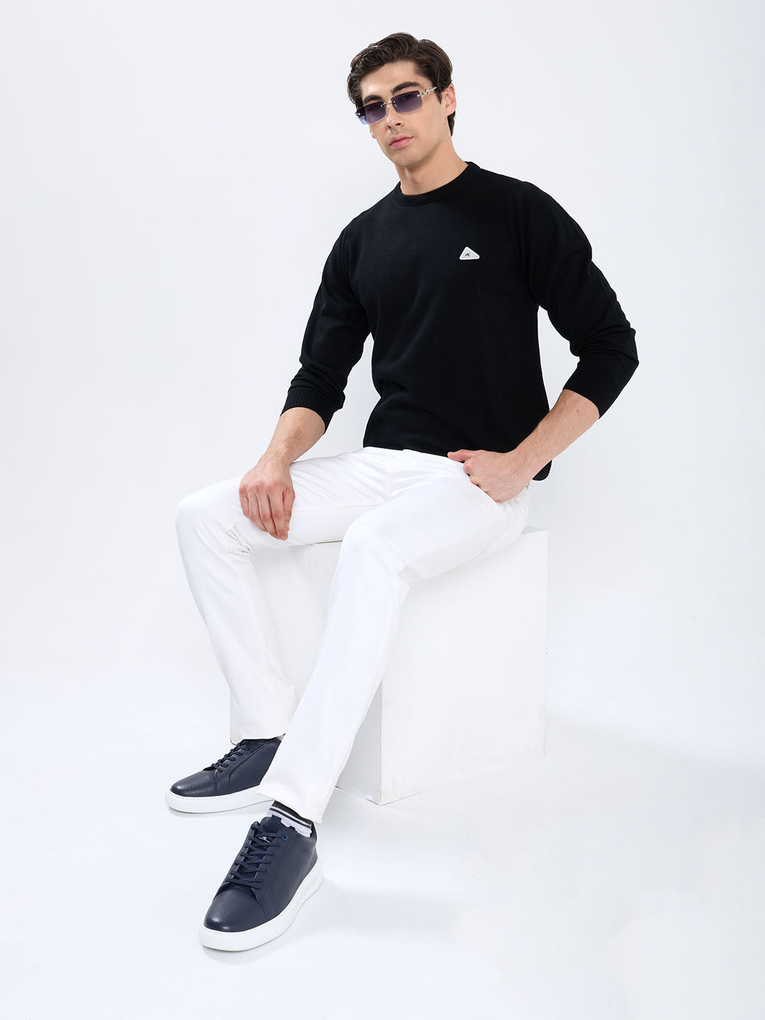 Men Black Solid Round Neck Full Sleeve Pullover