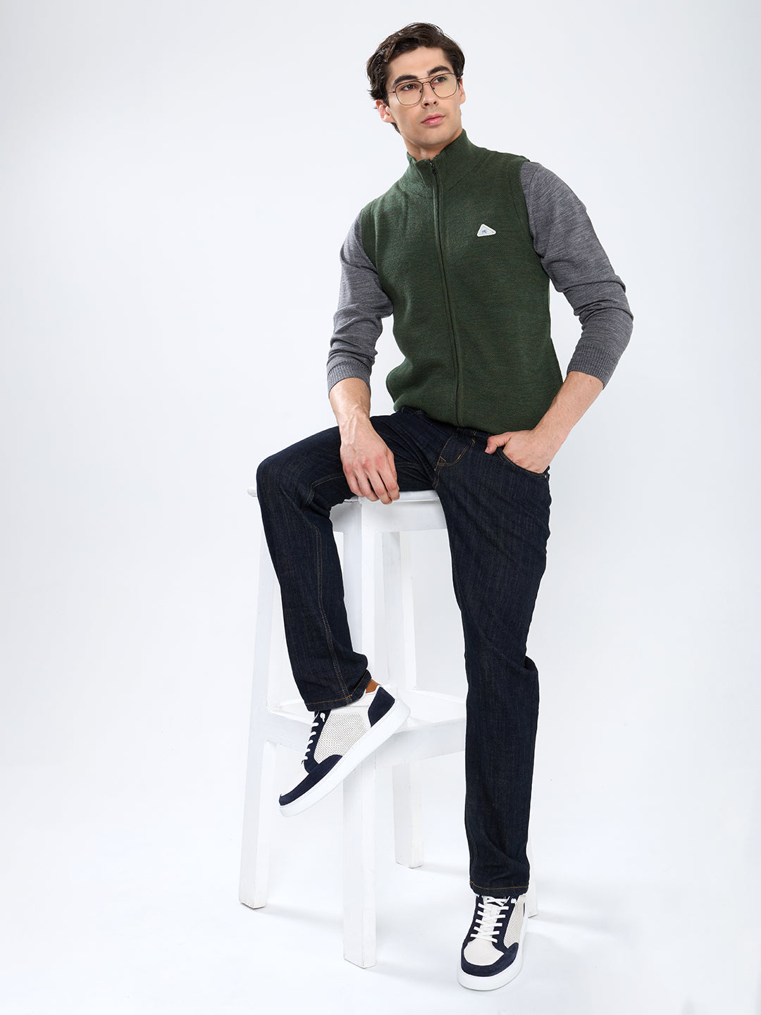 Men Green Solid Collar Sleeveless Sweater