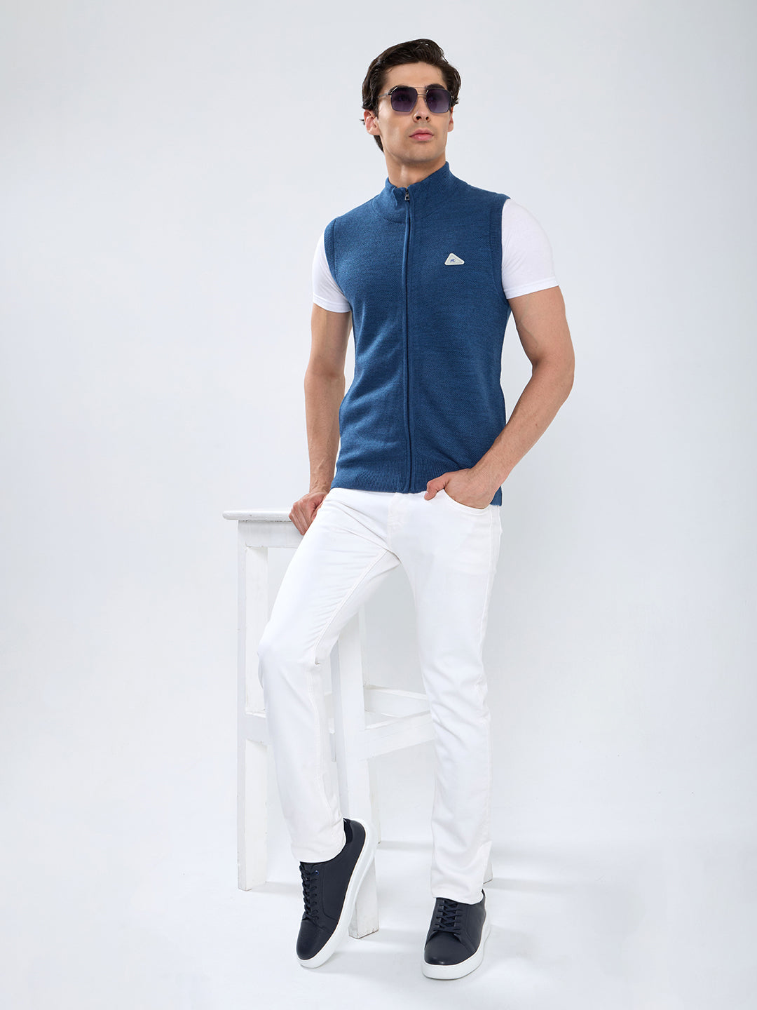 Men Blue Solid Collar Sleeveless Sweater