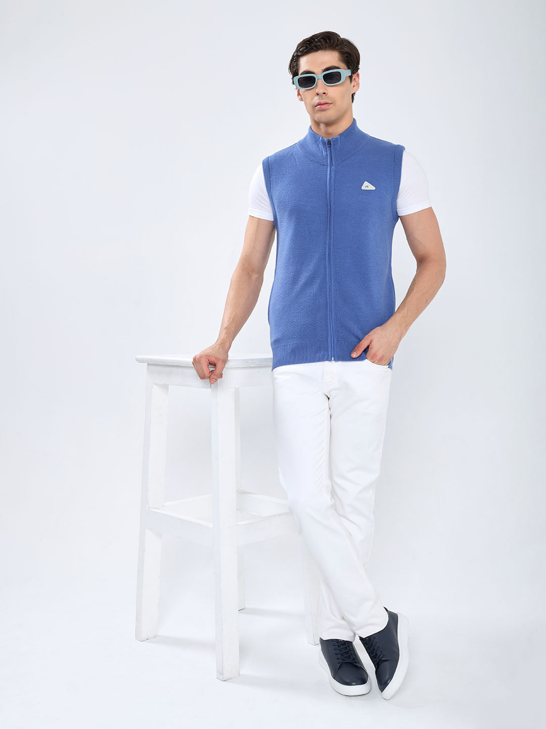 Men Blue Solid Collar Sleeveless Sweater