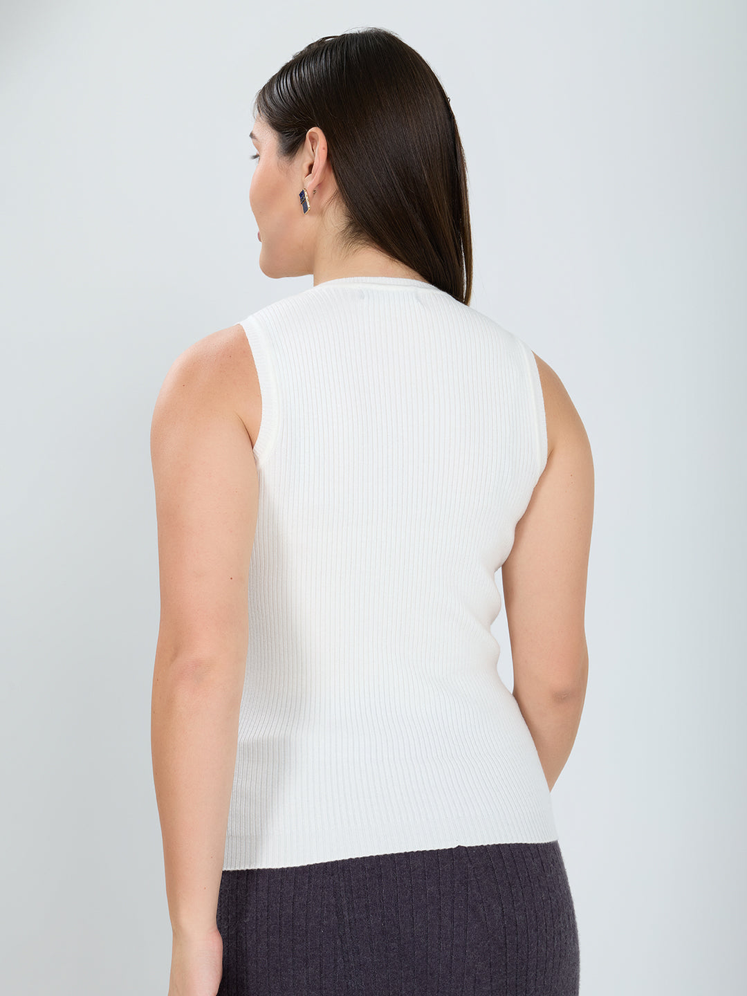Women Off White Solid Round Neck Sleeveless Sceavy