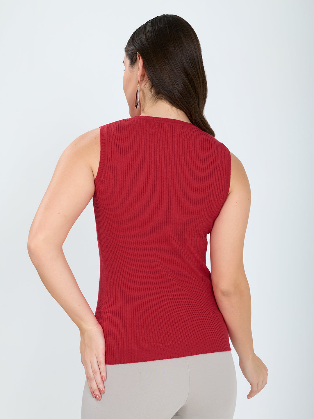 Women Red Solid Round Neck Sleeveless Sceavy