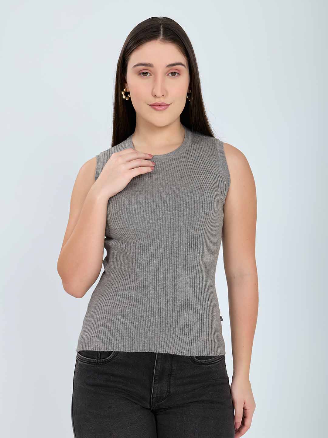 Women Grey Solid Round Neck Sleeveless Sceavy