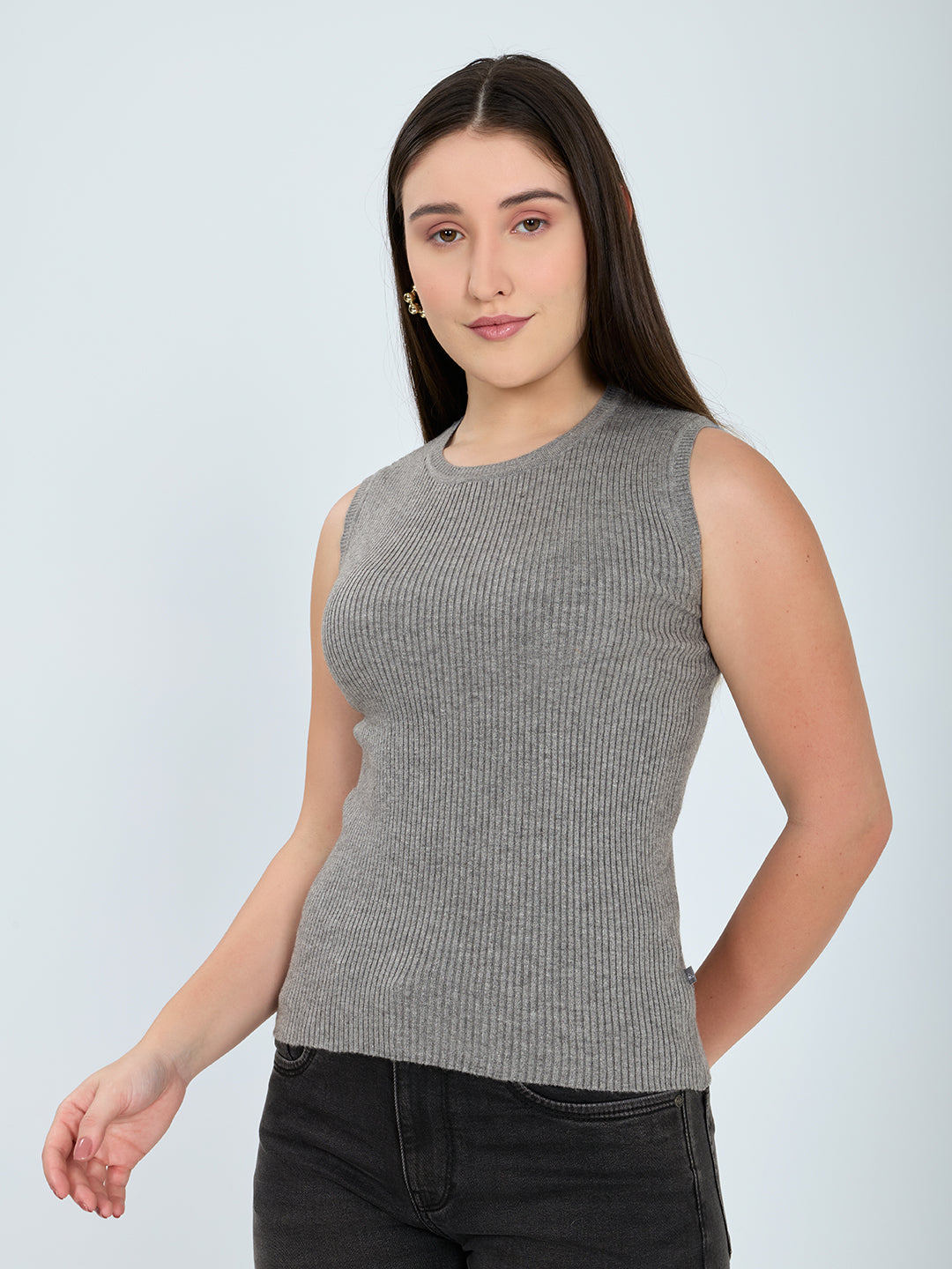 Women Grey Solid Round Neck Sleeveless Sceavy