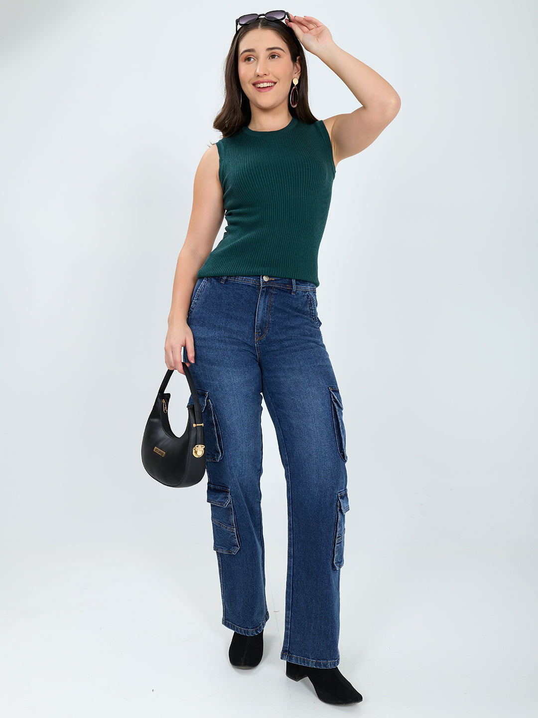 Women Green Solid Round Neck Sleeveless Sceavy