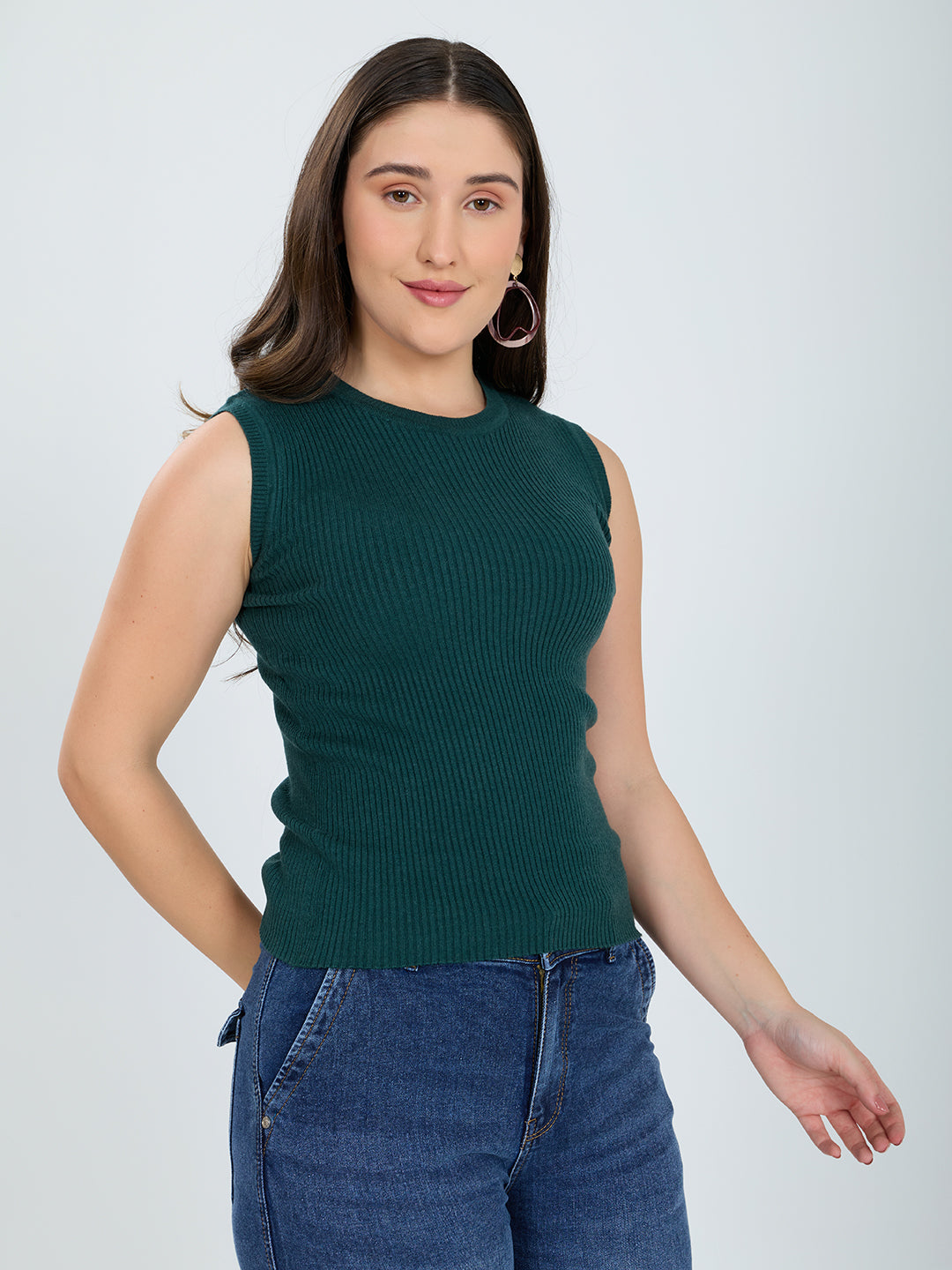 Women Green Solid Round Neck Sleeveless Sceavy