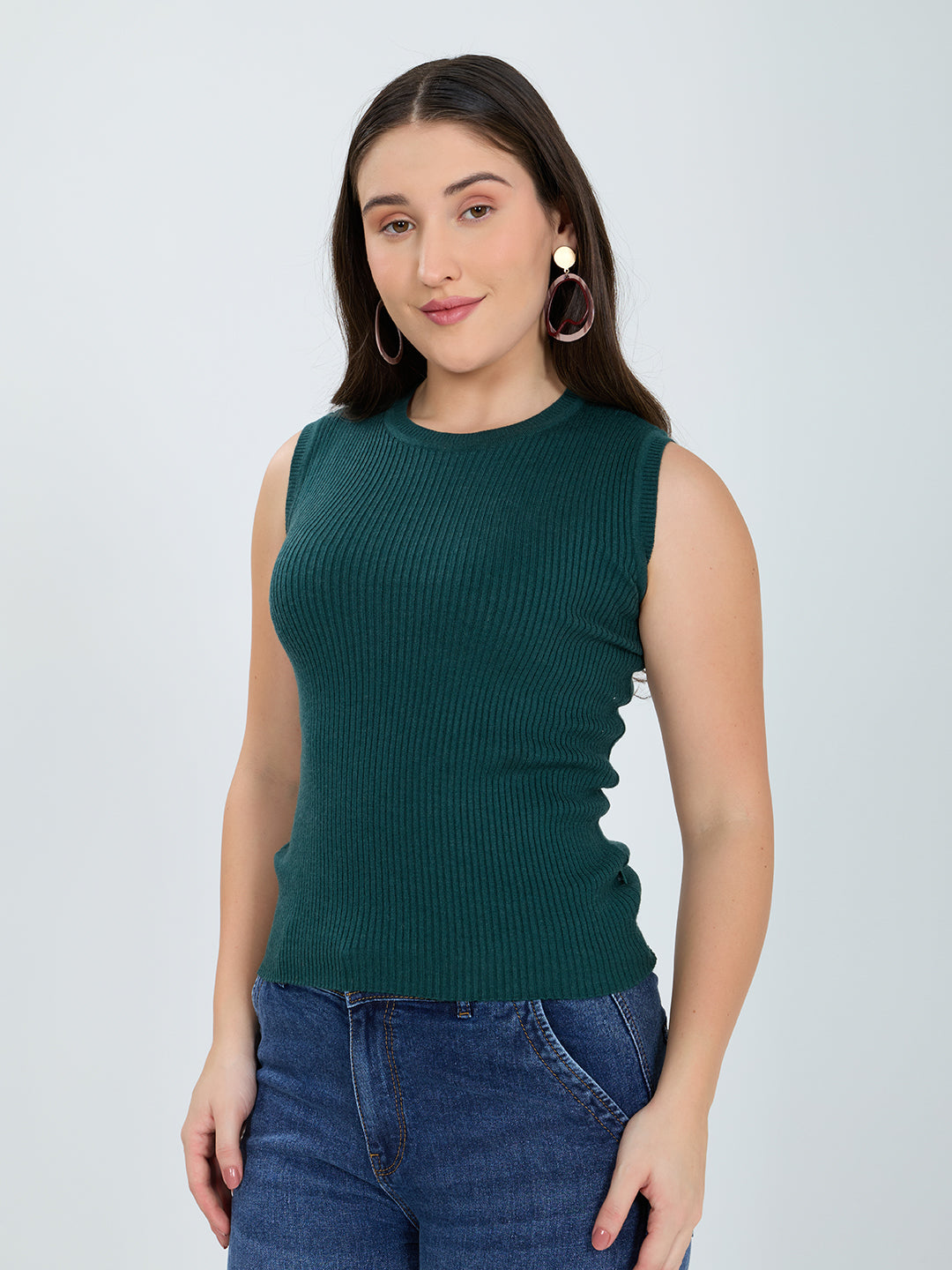 Women Green Solid Round Neck Sleeveless Sceavy