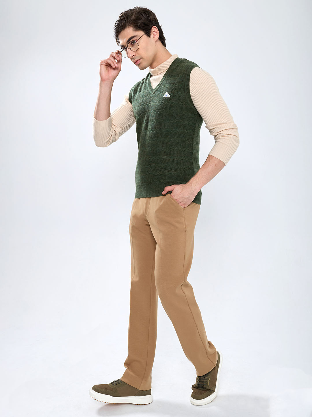 Men Green Self Design V Neck Sleeveless Sweater