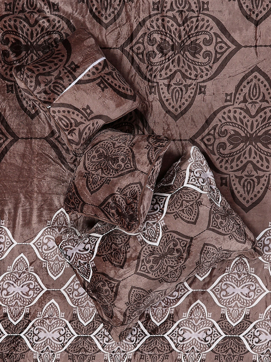 487 GSM 100% Polyester Double Bed 1 Bedsheet, 2 Pillow Cover & 2 Cushion Case (Pristine 4 Pcs Set)