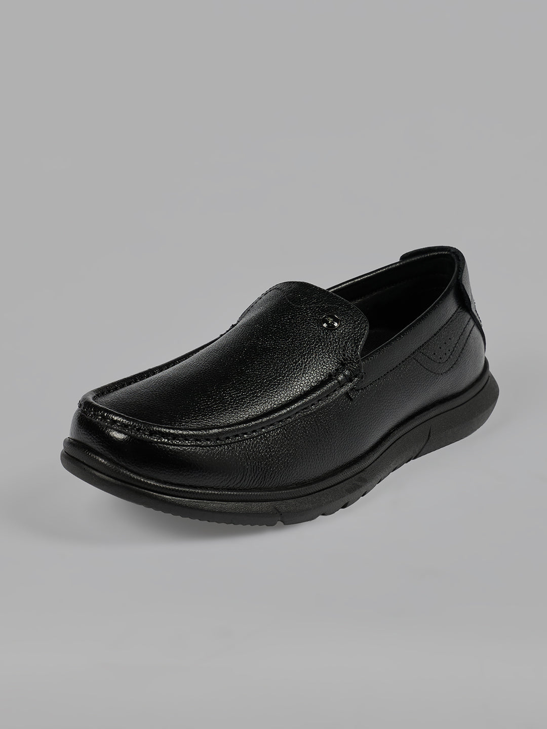 Monte Carlo Men's Leather Textured Moc-Toe Light Weight Slip-On Shoes