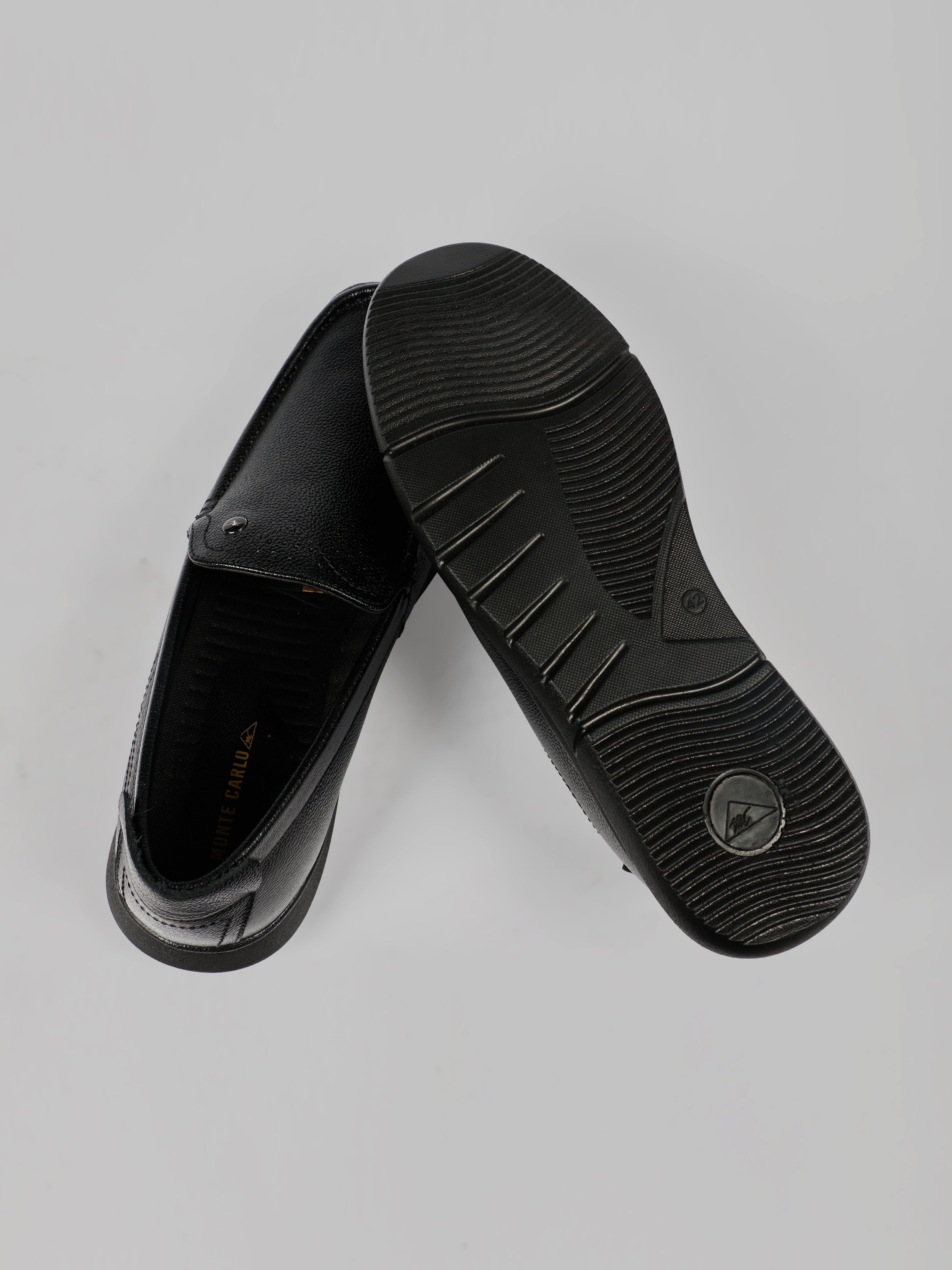 Monte Carlo Men's Leather Textured Moc-Toe Light Weight Slip-On Shoes