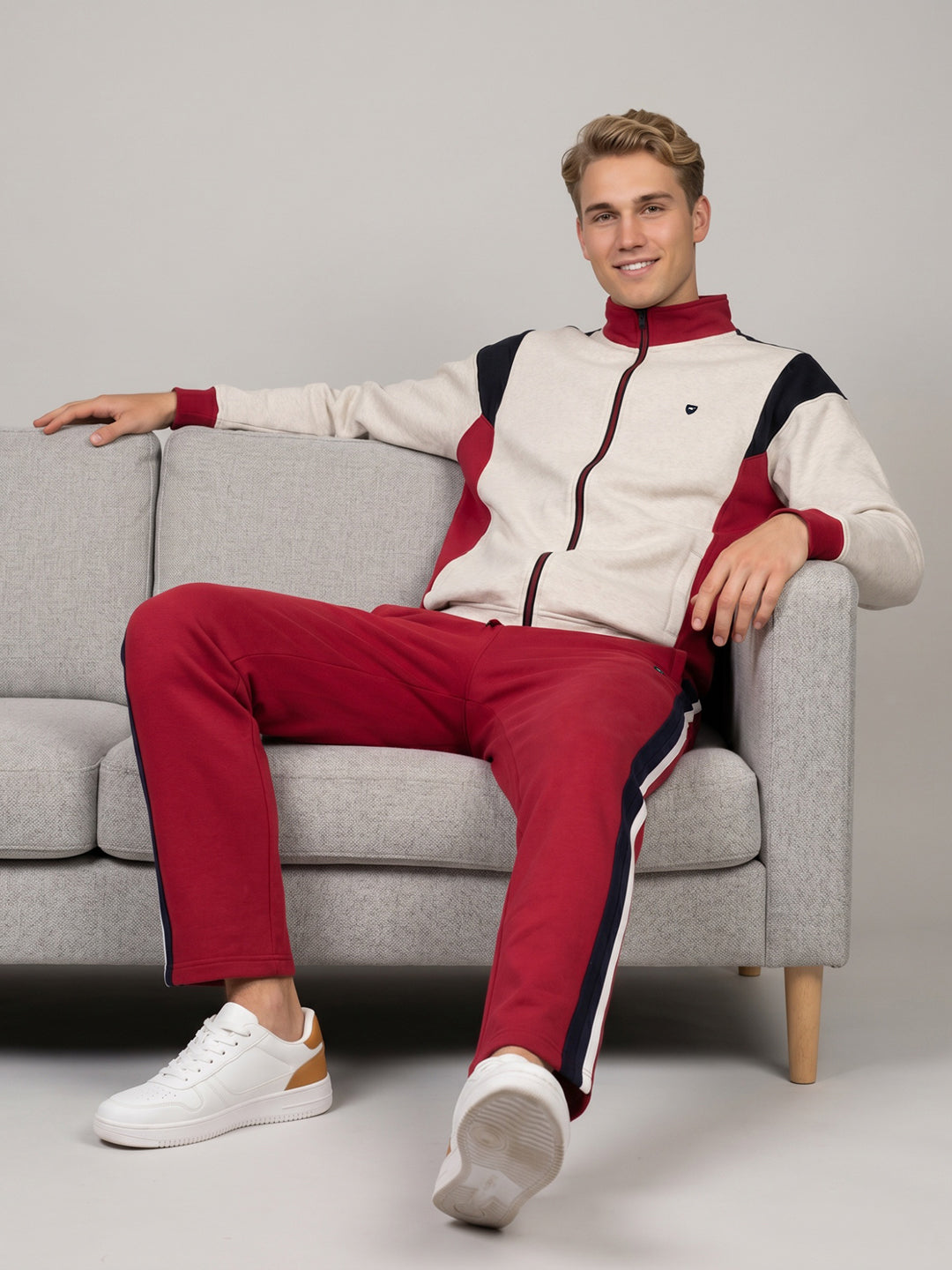 Men Red Solid Collar Full Sleeve Winter Tracksuit