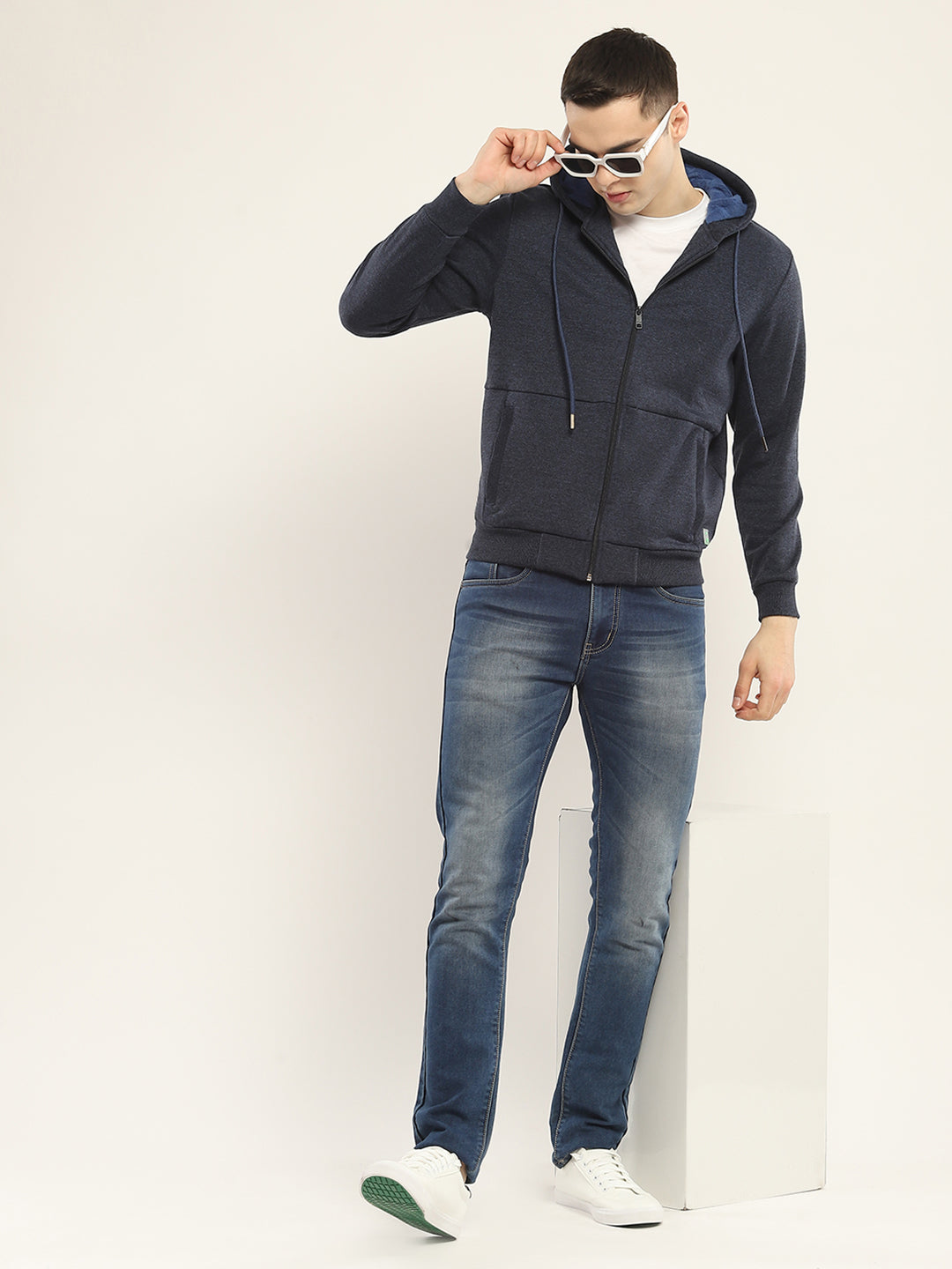 Men Navy Blue Solid Hooded Full Sleeve Sweatshirt