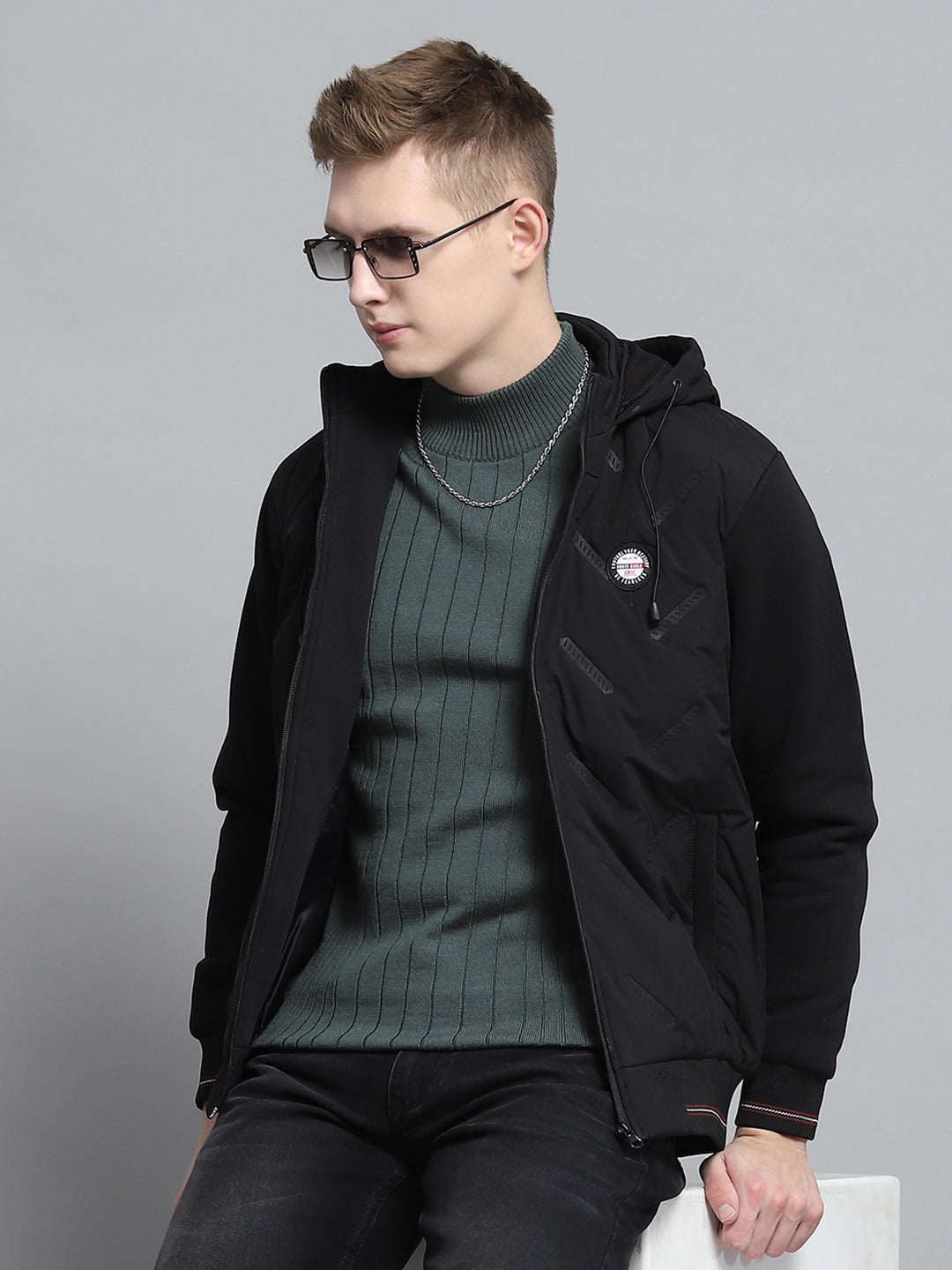 Men Black Solid Hooded Full Sleeve Sweatshirt