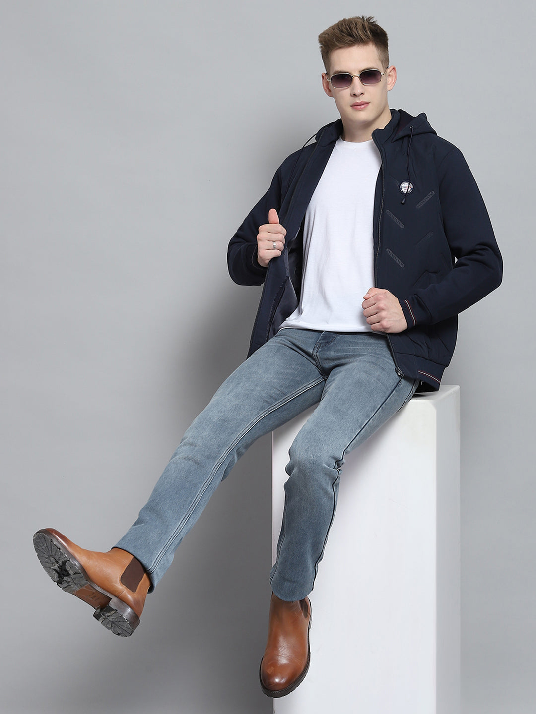 Men Navy Blue Solid Hooded Full Sleeve Sweatshirt