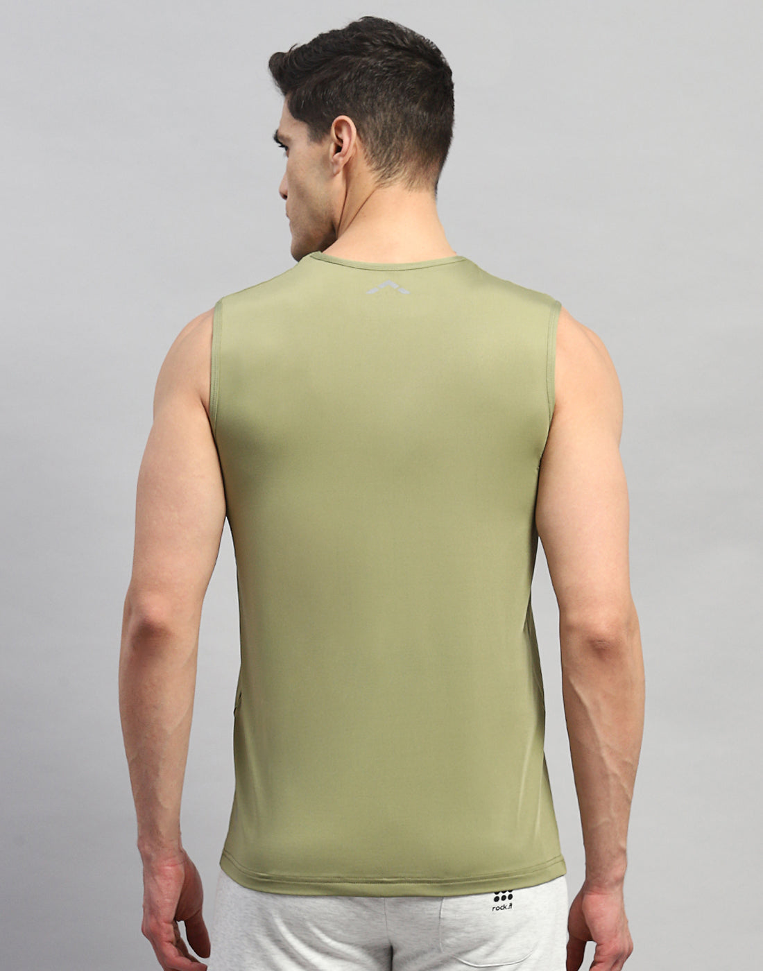 Rock.it Men Olive Solid Round Neck Sleeveless T-Shirt