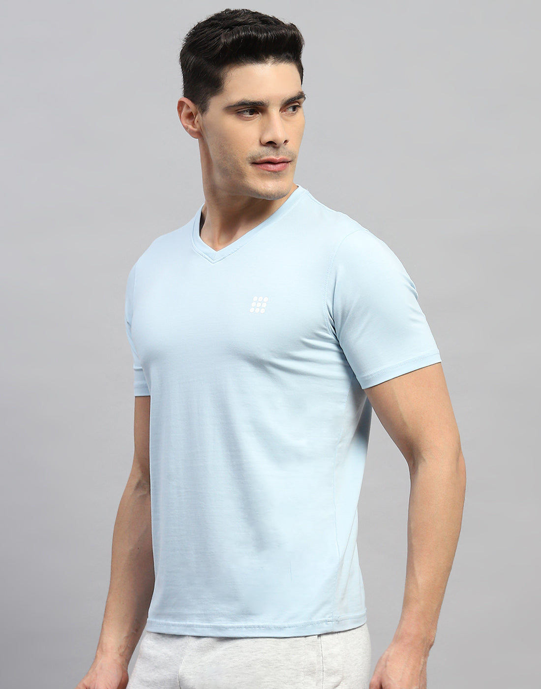 Men Blue Solid V Neck Half Sleeve T-Shirt