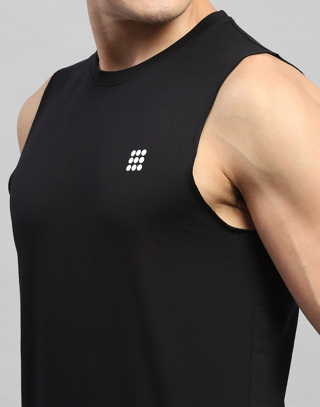 Rock.it Men Black Solid Round Neck Sleeveless T-Shirt