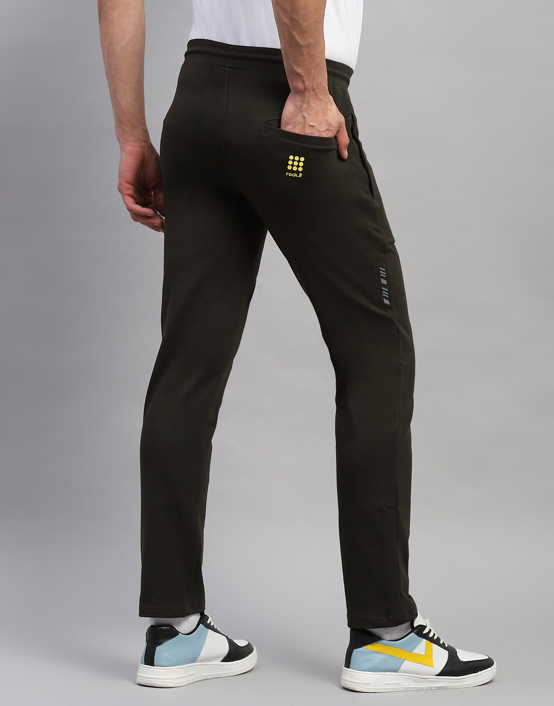 Rock.it Men Olive Solid Regular Fit Lower