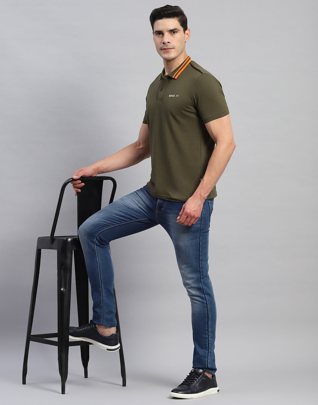 Rock.it Men Olive Solid Collar Half Sleeve T-Shirt