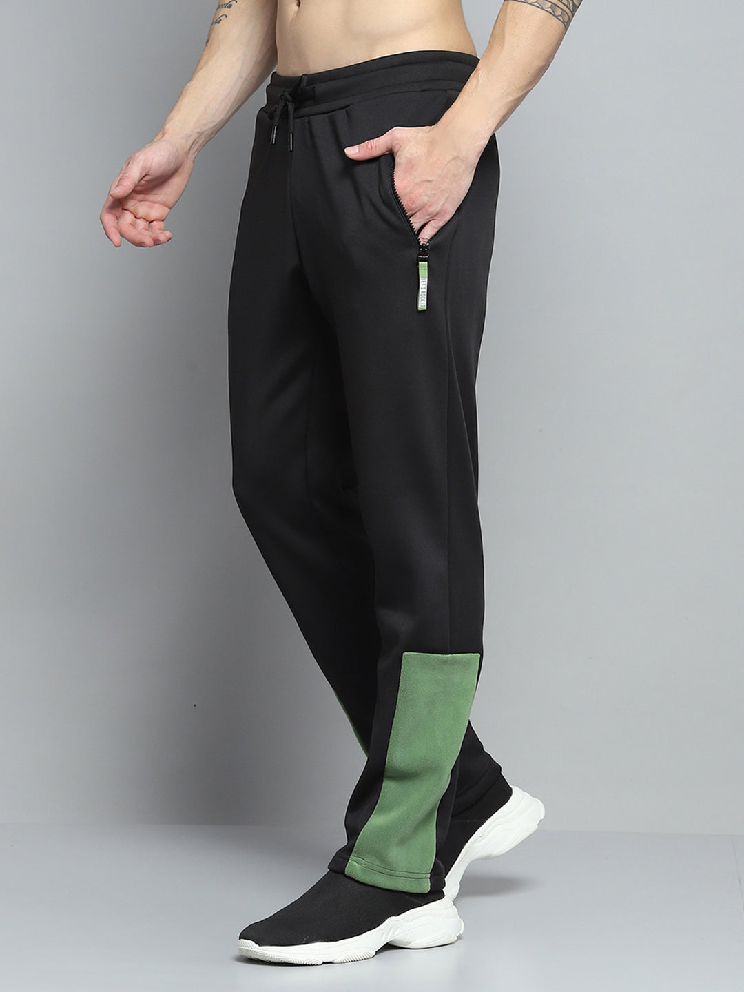 Rock.it Men Black Solid Mock Neck Full Sleeve Winter Tracksuit