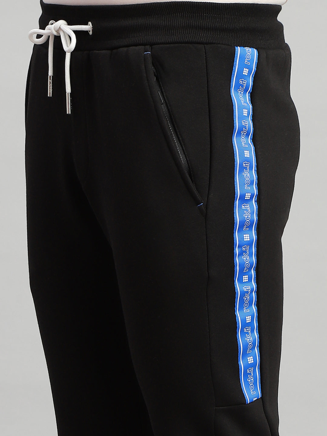 Rock.it Men Black Solid Round Neck Full Sleeve Winter Tracksuit