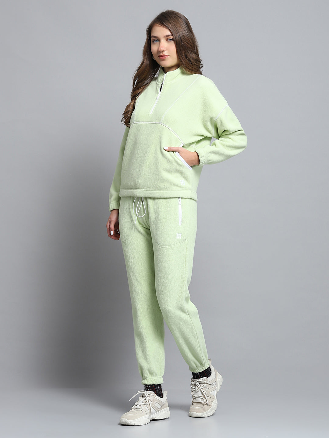 Rock.it Women Green Solid Mock Neck Full Sleeve Tracksuit