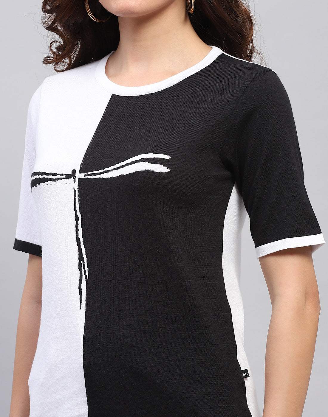 Women Black & White Colourblocked Round Neck Half Sleeve Top