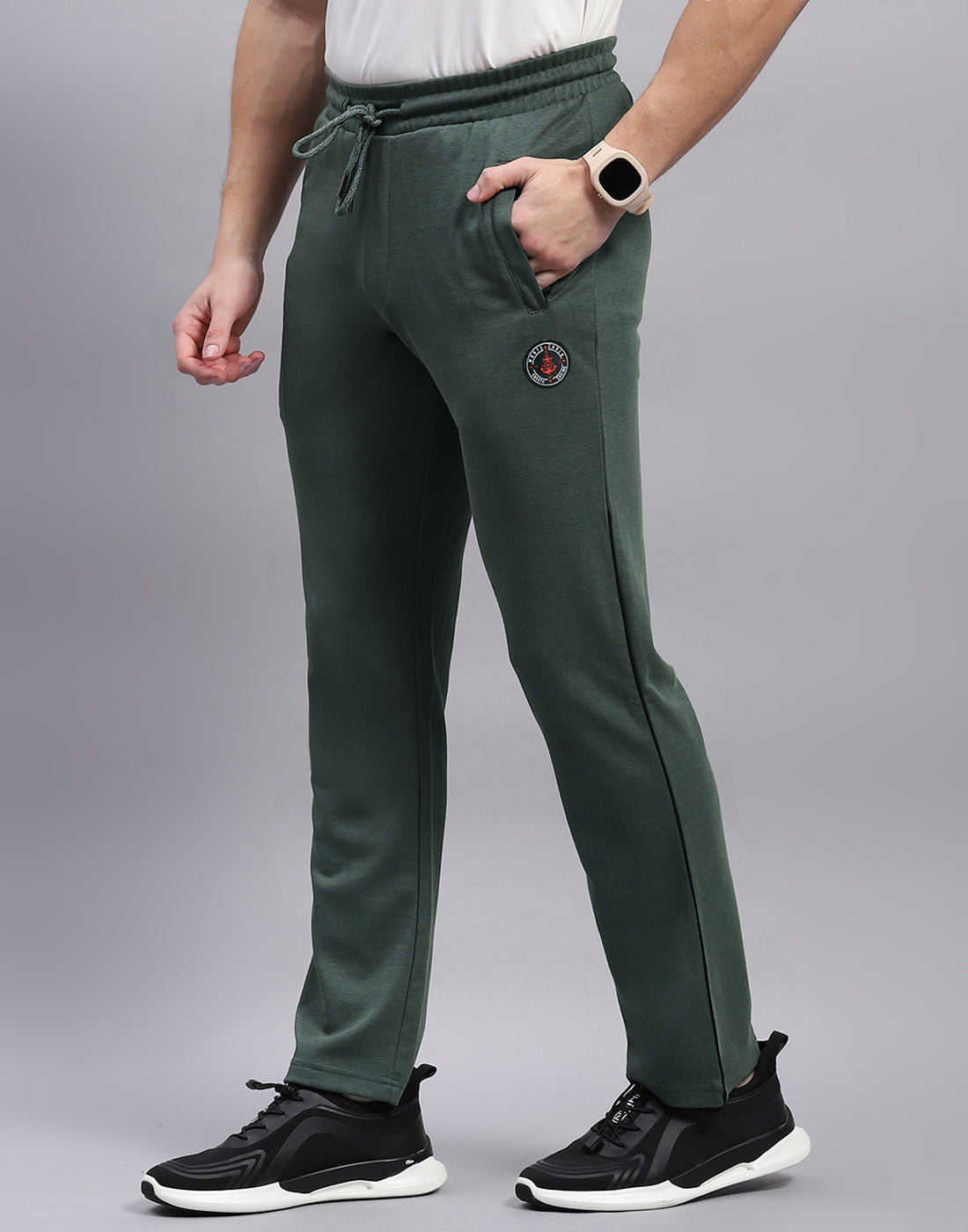 Men Green Solid Regular Fit Lower
