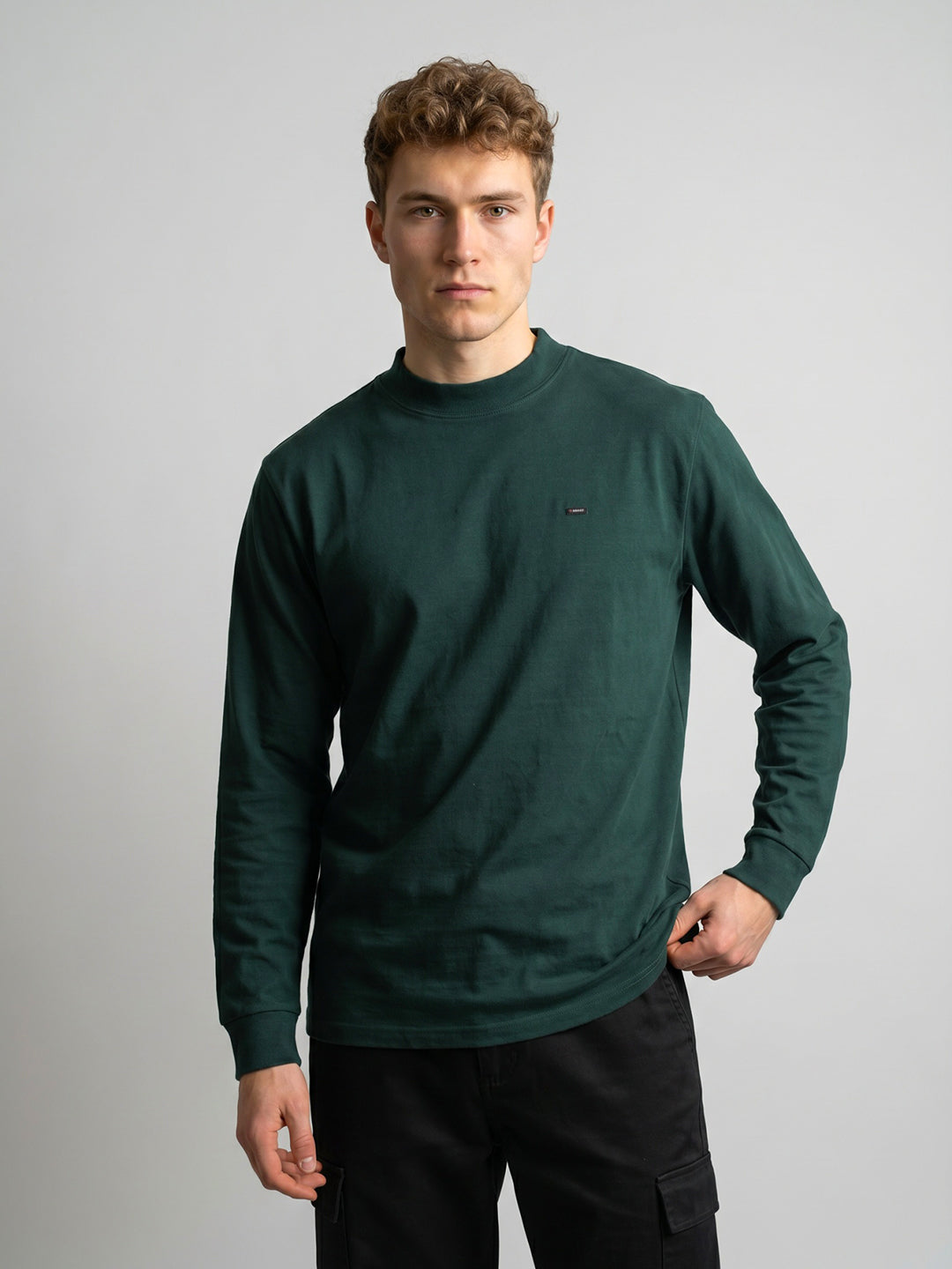 Men Green Solid Round Neck Full Sleeve Sweatshirt