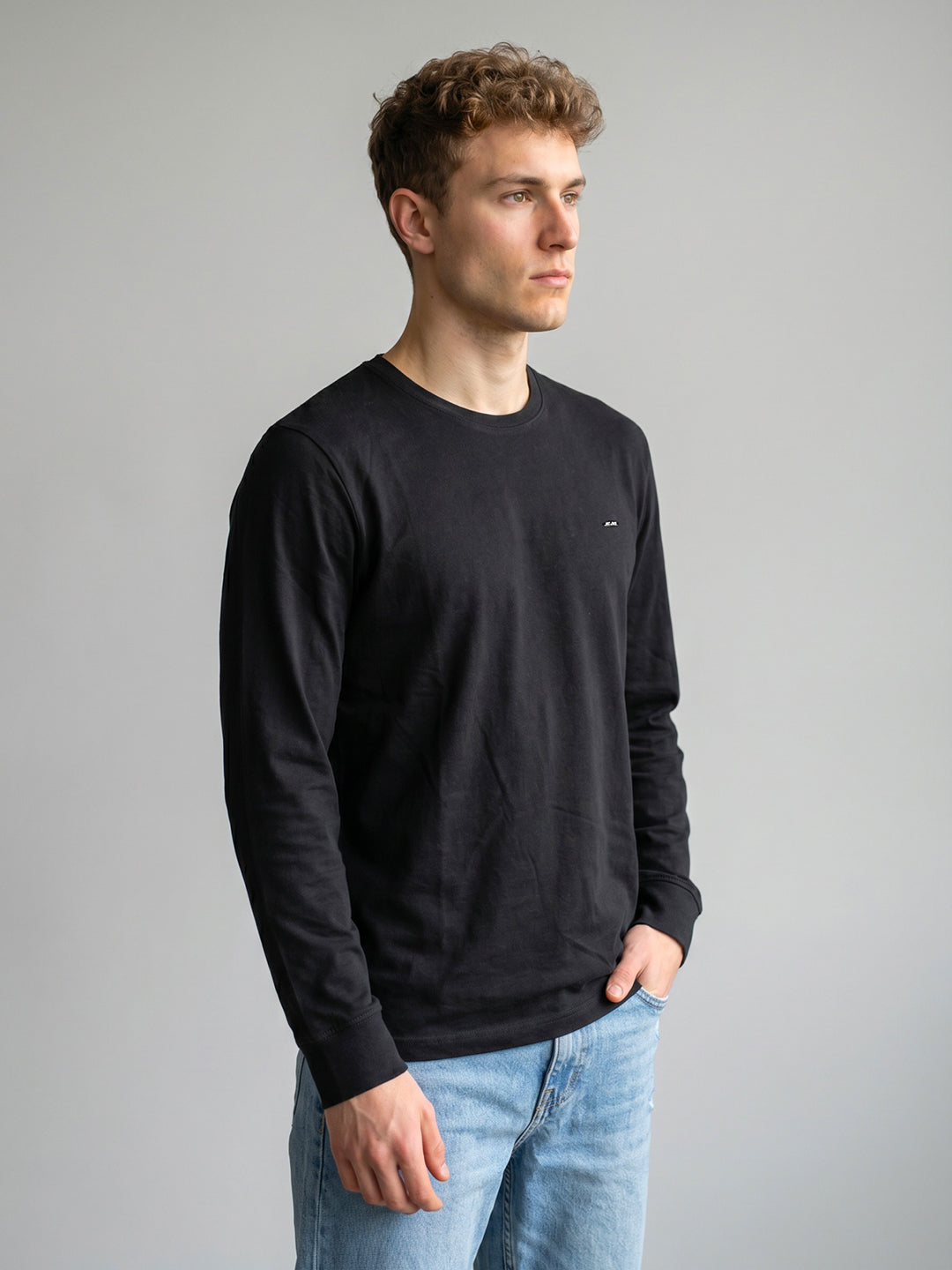Men Black Solid Round Neck Full Sleeve T-Shirt
