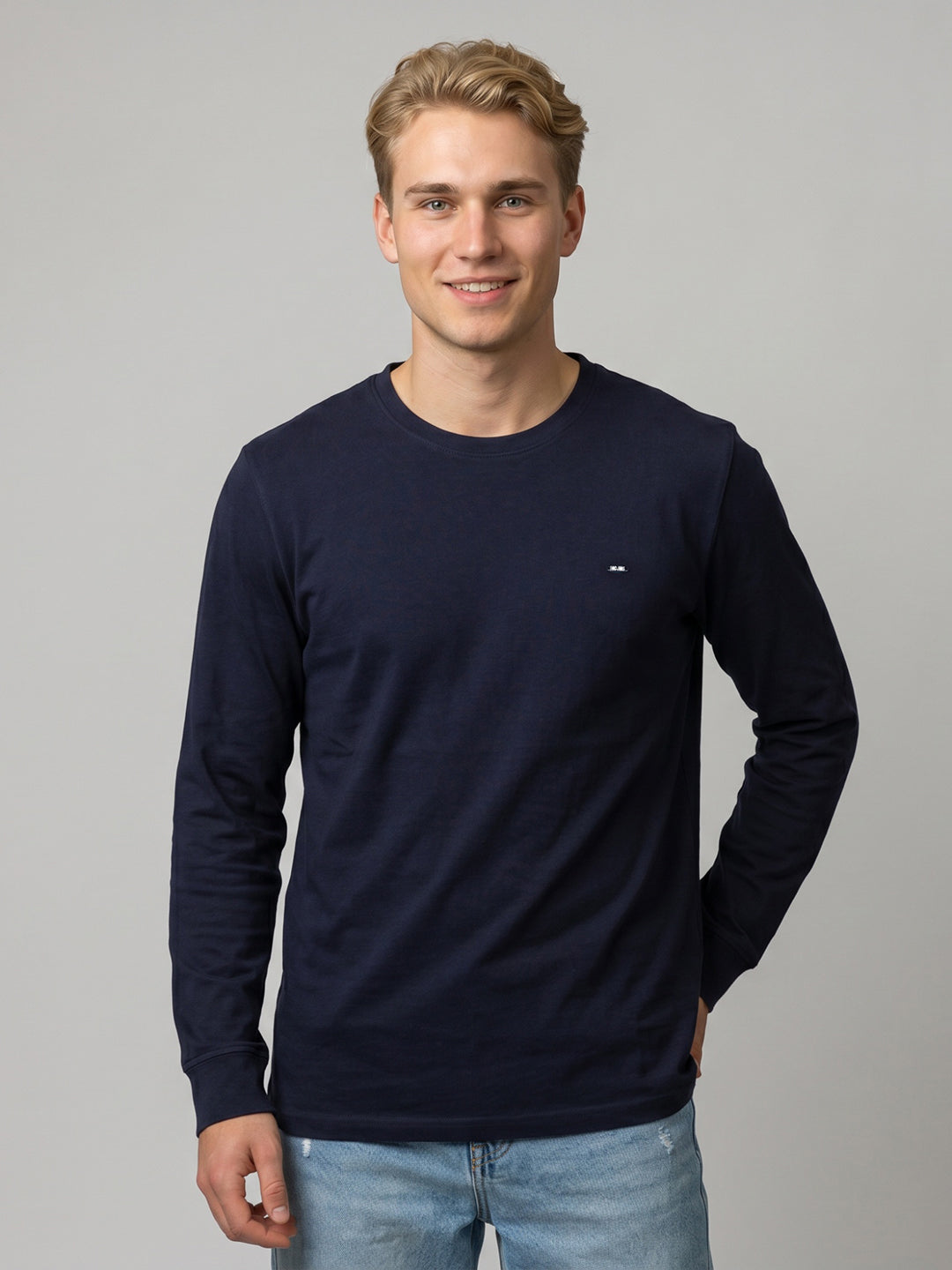 Men Navy Blue Solid Round Neck Full Sleeve T-Shirt